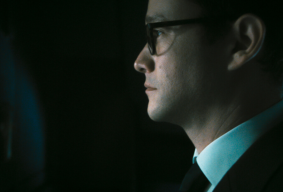 Joseph Gordon-Levitt as Tobias Ellis